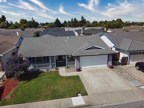 3rd image of 35831 Caxton Pl
