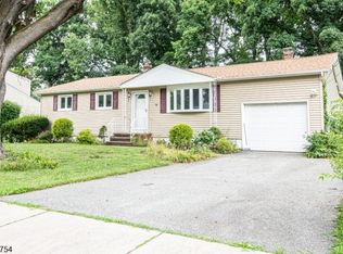 28 Overlook Dr, Jefferson Twp., NJ 07438