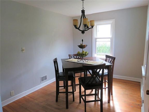 2nd image of 611 Vine Street