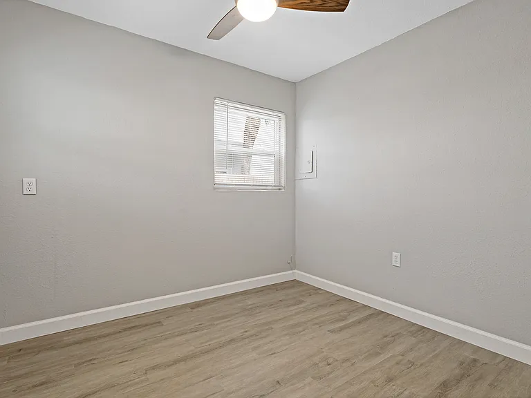8441 Bayshore Dr #B — Photo 18