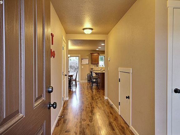 4th image of 318 Stepping Stone St