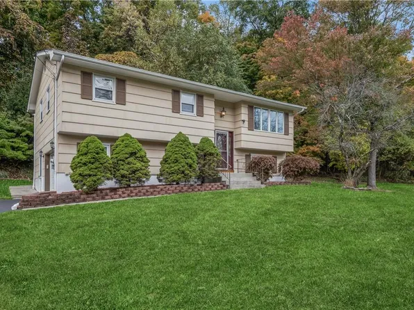 30 Great Oaks Drive, New City, NY 10956