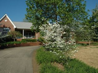 260 Pinebrook Dr, Paducah, KY 42001