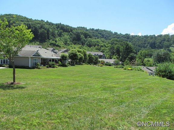 5th image of 305 Castle Creek Dr