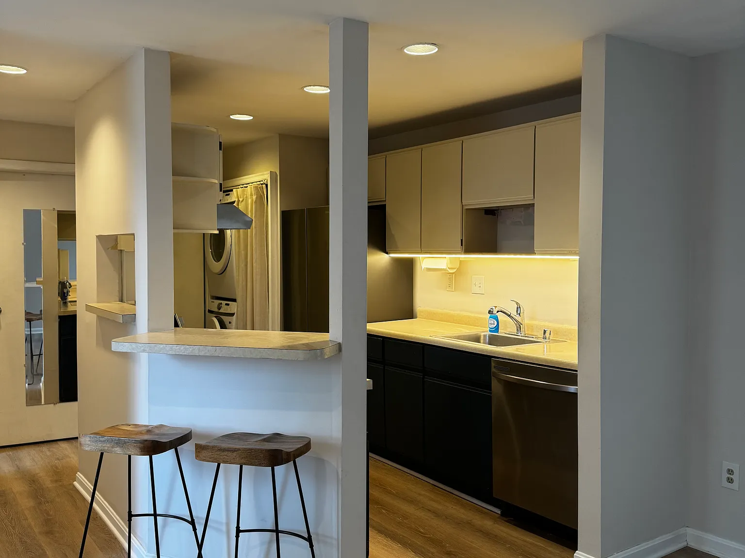 2 bed, 714 sqft, $1,600 — Photo 3