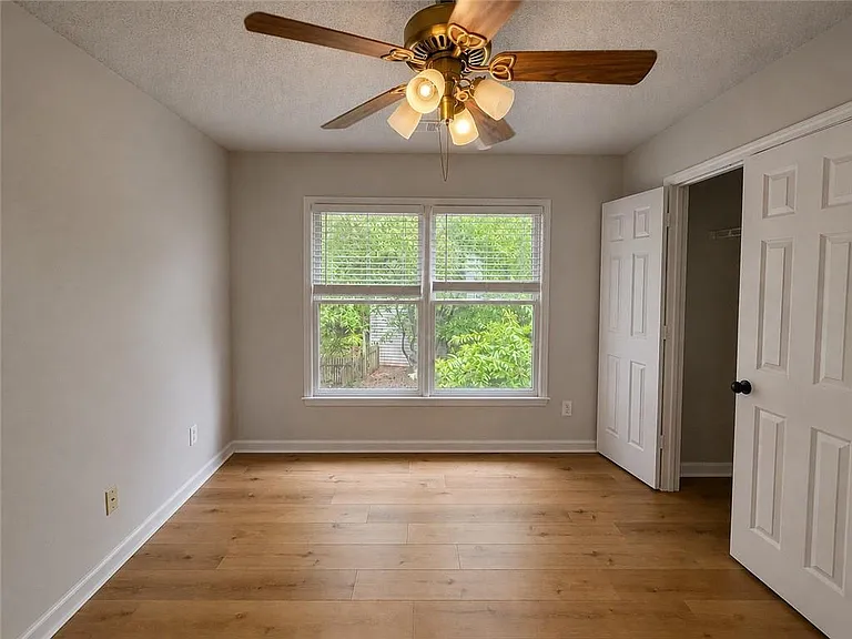 6310 Barwick Ln — Photo 27