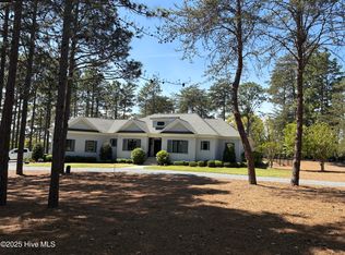60 Quaker Ridge Rd, Pinehurst, NC 28374