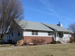 2612 Goldenrod Rd, Newton, KS 67117