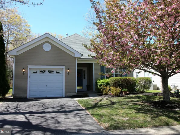 3 Derby Dr, Galloway, NJ 08205