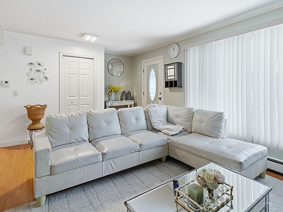 3rd image of 7 Champlain Avenue