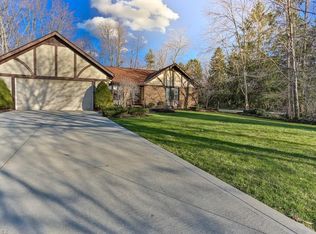 5537 Clarendon Dr, Solon, OH 44139