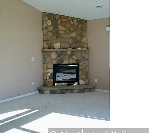 4th image of 225 Evergreen Dr