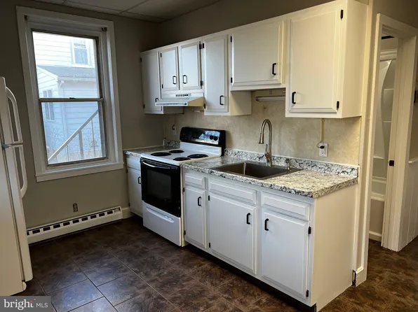34 W 5th St, Lansdale, PA 19446