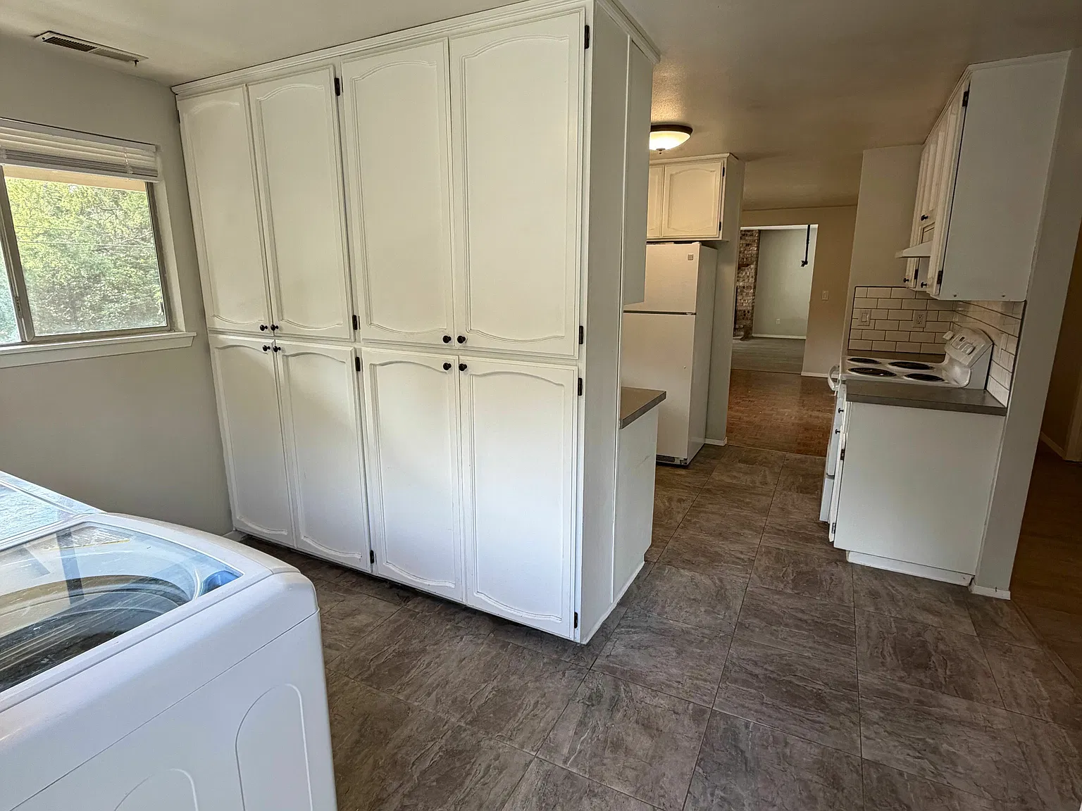 BL Duplex - Unit B — Photo 2