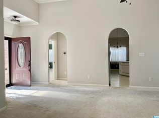 713 Waterford Ln, Calera, AL 35040