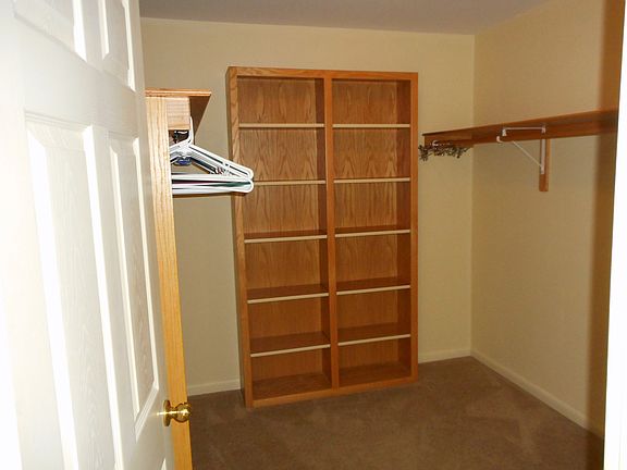 2nd image of 815 Crestview Dr