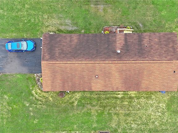 3rd image of 127 Royal Meadows Dr