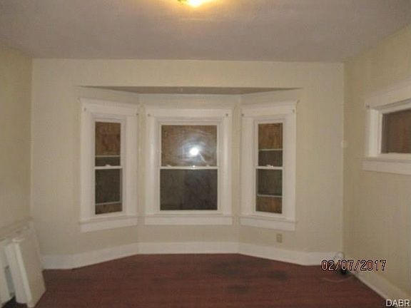 4th image of 1323 Superior Ave