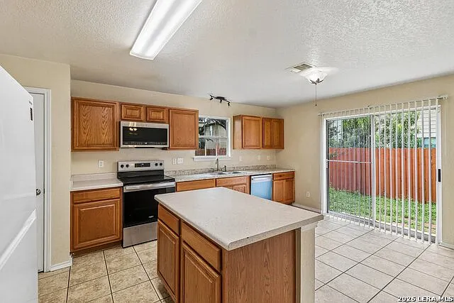 407 Amberdale Oak — Photo 9