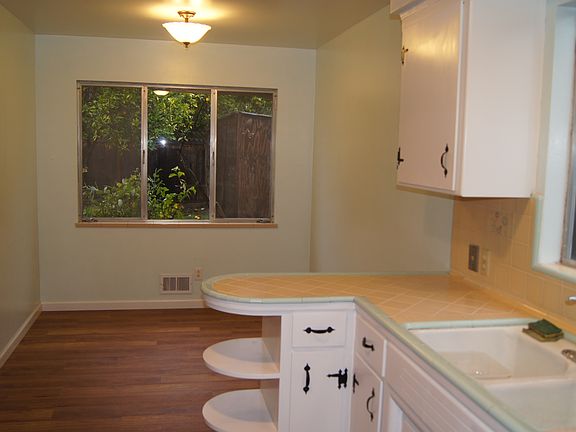 3rd image of 2695 Meridian Ave