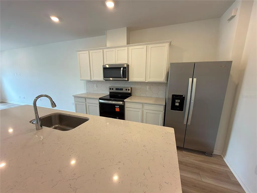 3 bed, 2.5 bath, 1683 sqft, $2,400 — Photo 4