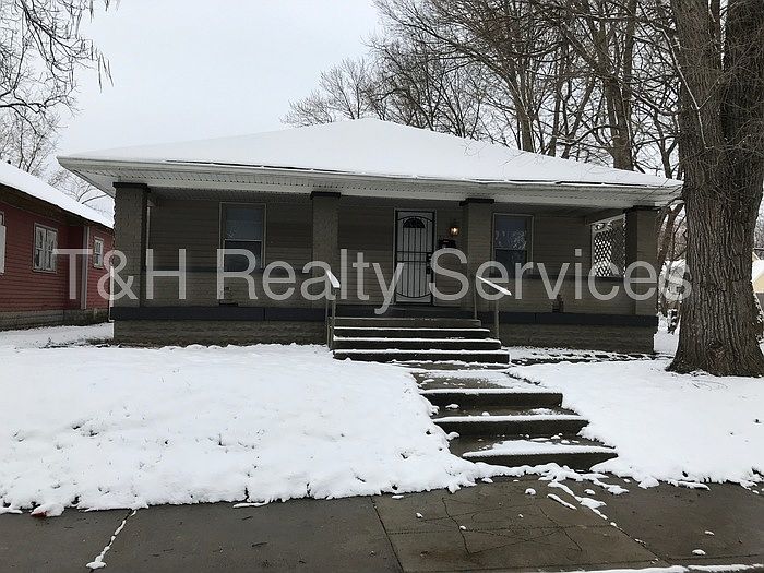 1st image of 3710 N Kenwood Ave