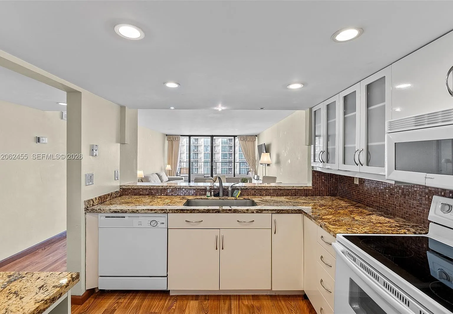 Venetia Condo — Photo 4
