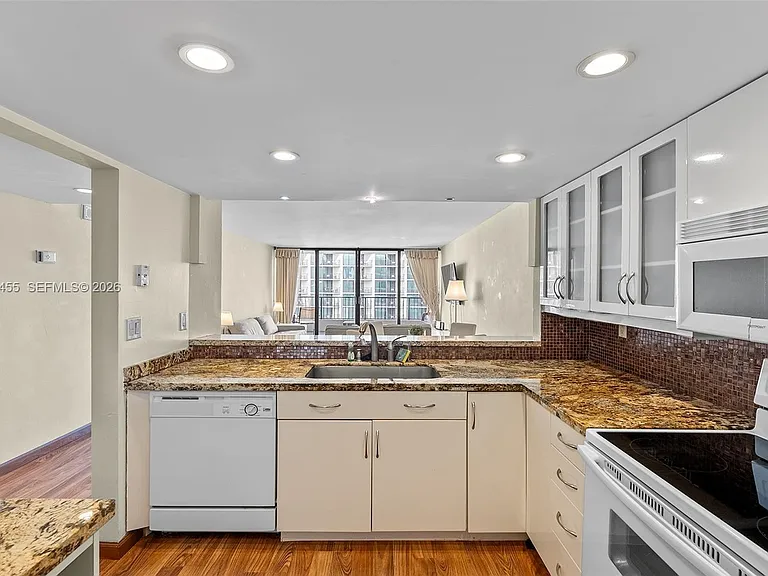 555 NE 15th St #14G — Photo 4