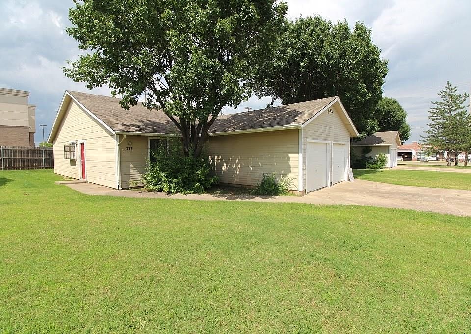 1st image of 713 NE 11th St