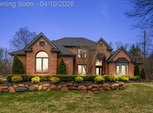 120 Wendover Ct, Commerce Township, MI