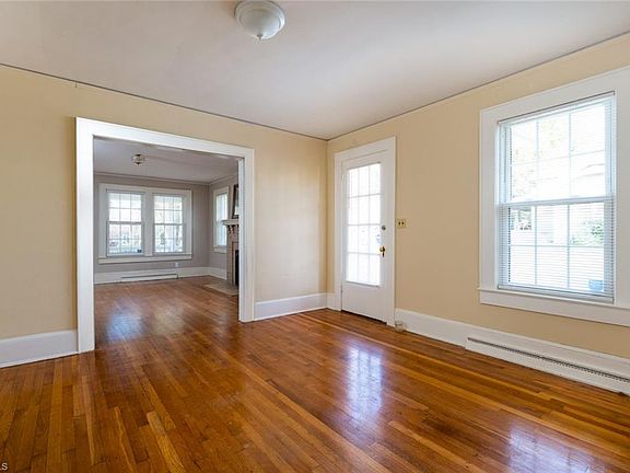 4th image of 901 Glenwood Ave