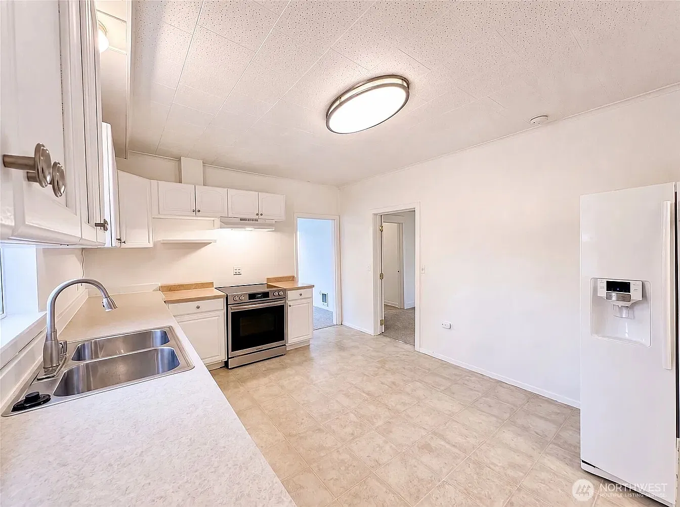 3 bed, 1200 sqft, $1,930 — Photo 4