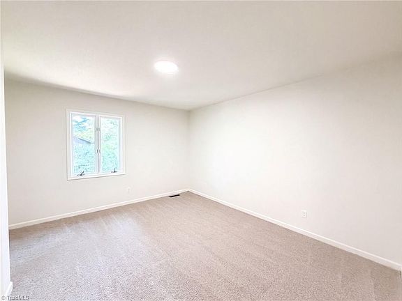 4th image of 200 Ridgelea Ct