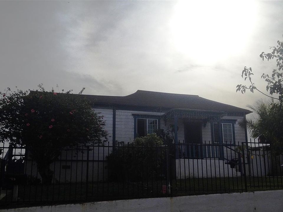 2nd image of 3019 Martin Ave