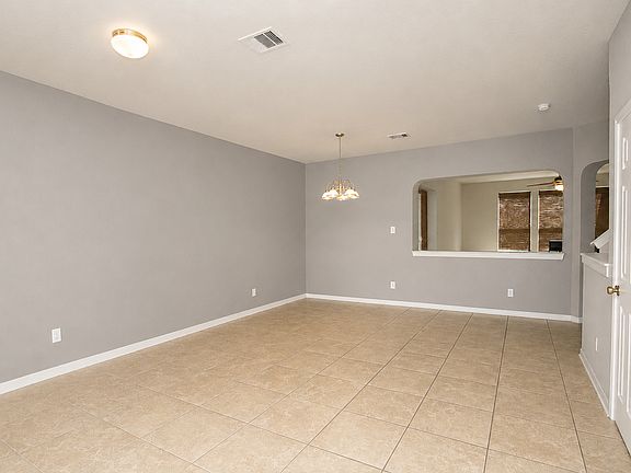 3rd image of 145 Springtree Gate