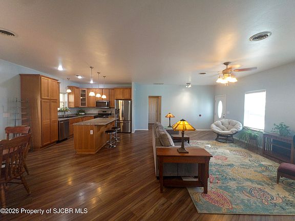 4th image of 121 Creekside Village Ct