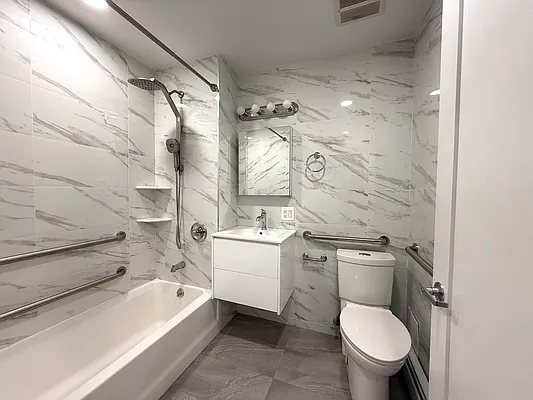 Rented by Astoria Realty | media 2