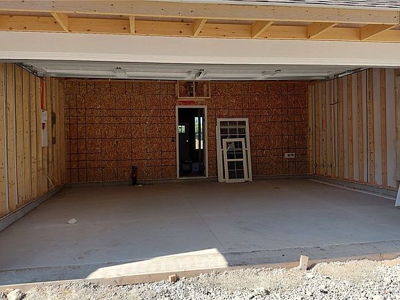 3rd image of 36 Paige Ln