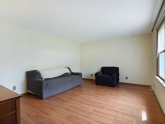 5th image of 3106 Louise Ave