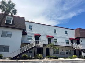 9105 Tudor Dr, Tampa, FL