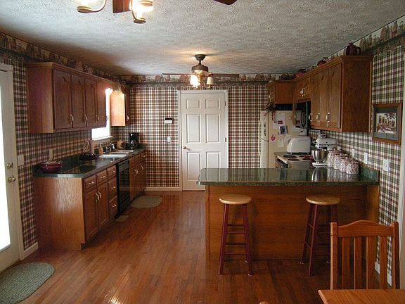 5th image of 108 Castle Dr