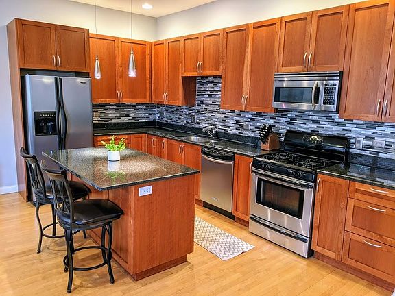 3rd image of 2245 W North Ave #201