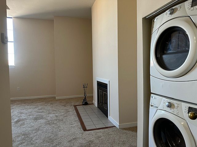 Fireplace/washer/dryer