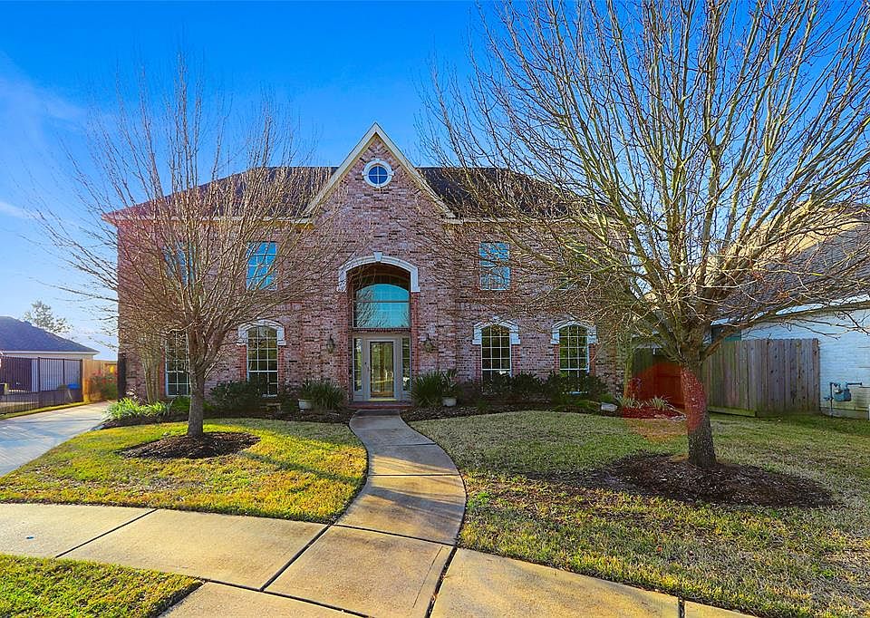 1st image of 3026 Brookview Dr