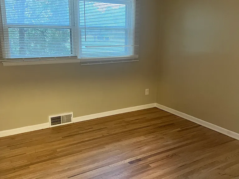3427 W Forteen Mile Rd — Photo 3