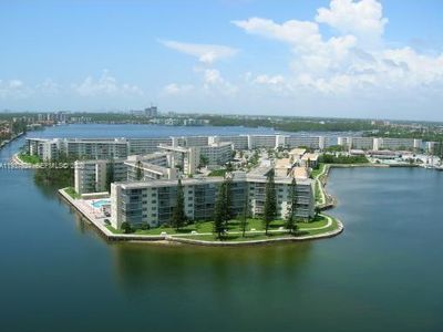 2949 Point East Dr APT B304, Aventura, FL, 33160