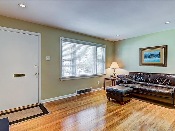 3rd image of 505 Central Pl