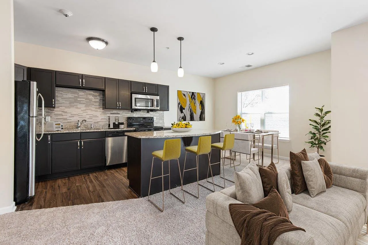 Ethan Pointe Apartment Homes — Photo 3