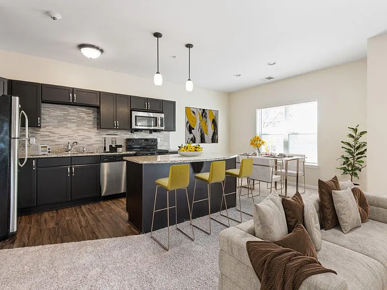 Ethan Pointe Apartment Homes — Photo 3