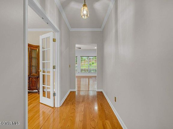 2nd image of 113 Oakridge St